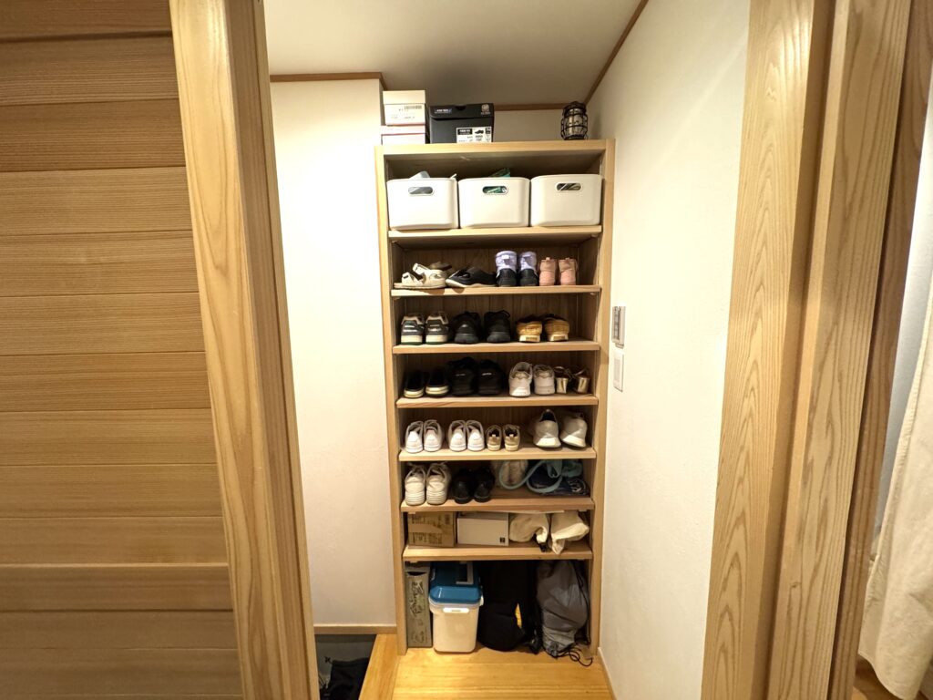 自然素材の家 シューズクローゼット 玄関