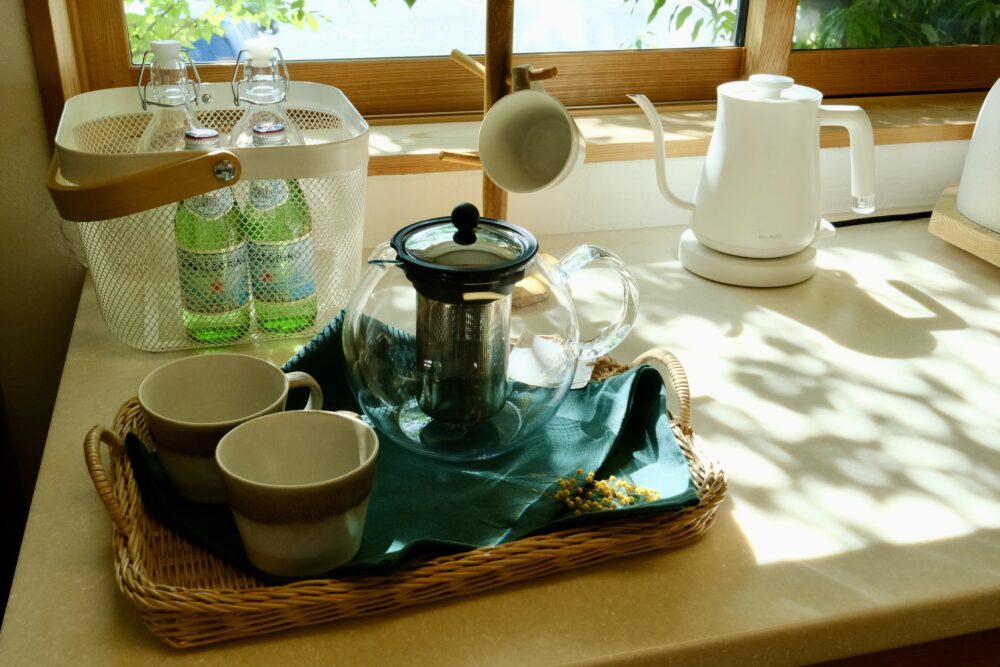 岐阜展示場の小物。和の雰囲気とよく合うポットや茶器